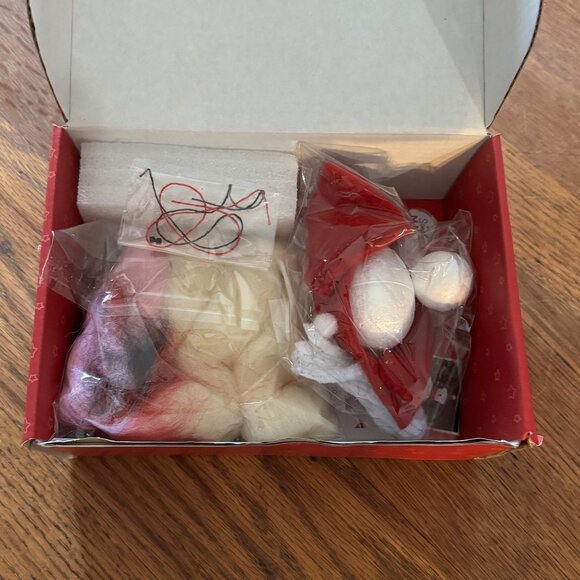 New Needle Felting Kit Ice Skating Bear Craft  Wool Needles Threads - Picture 6 of 6